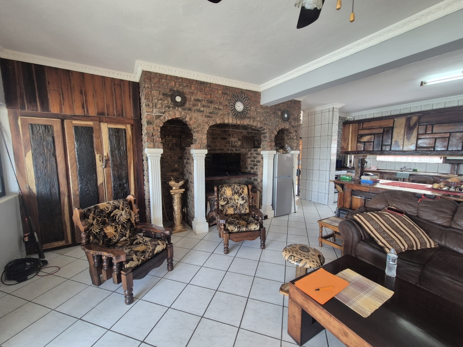 5 Bedroom Property for Sale in Bloemhof North West
